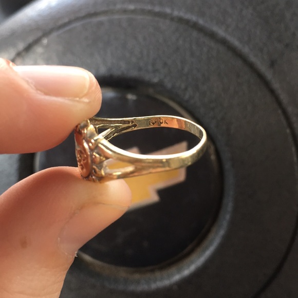 Gold ring! - Picture 3 of 4